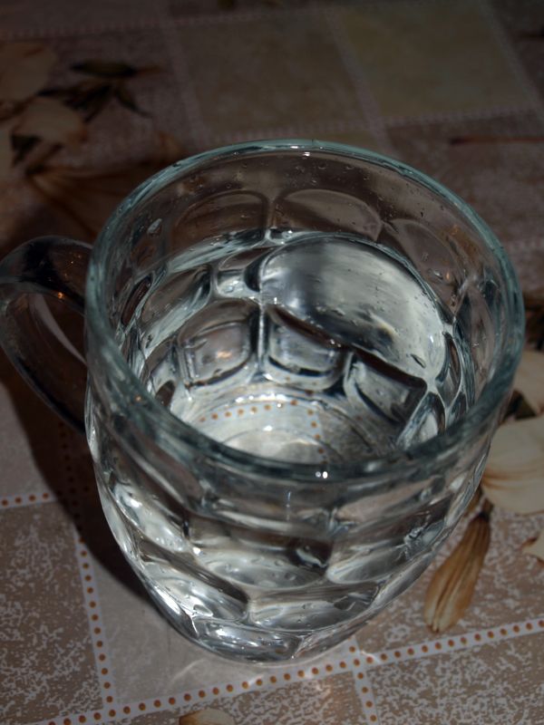 И вода от нея