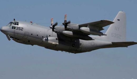 Самолетът е модел C-130 Hercules
